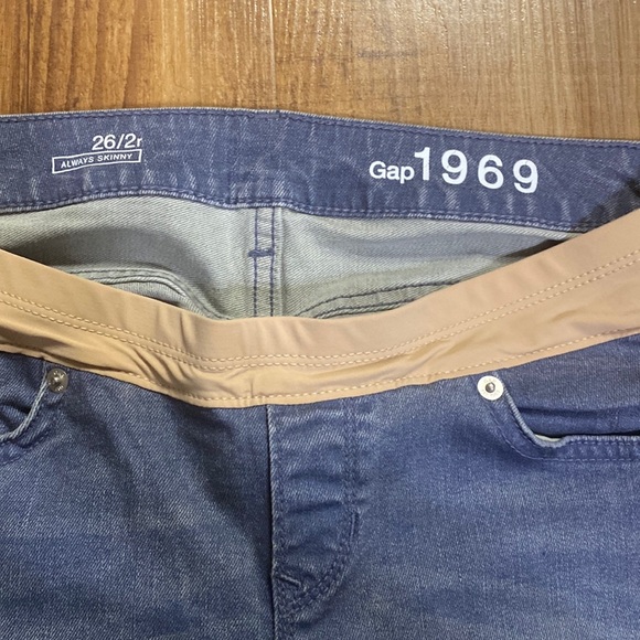Gap maternity medium wash jeans size 2 - Picture 3 of 4